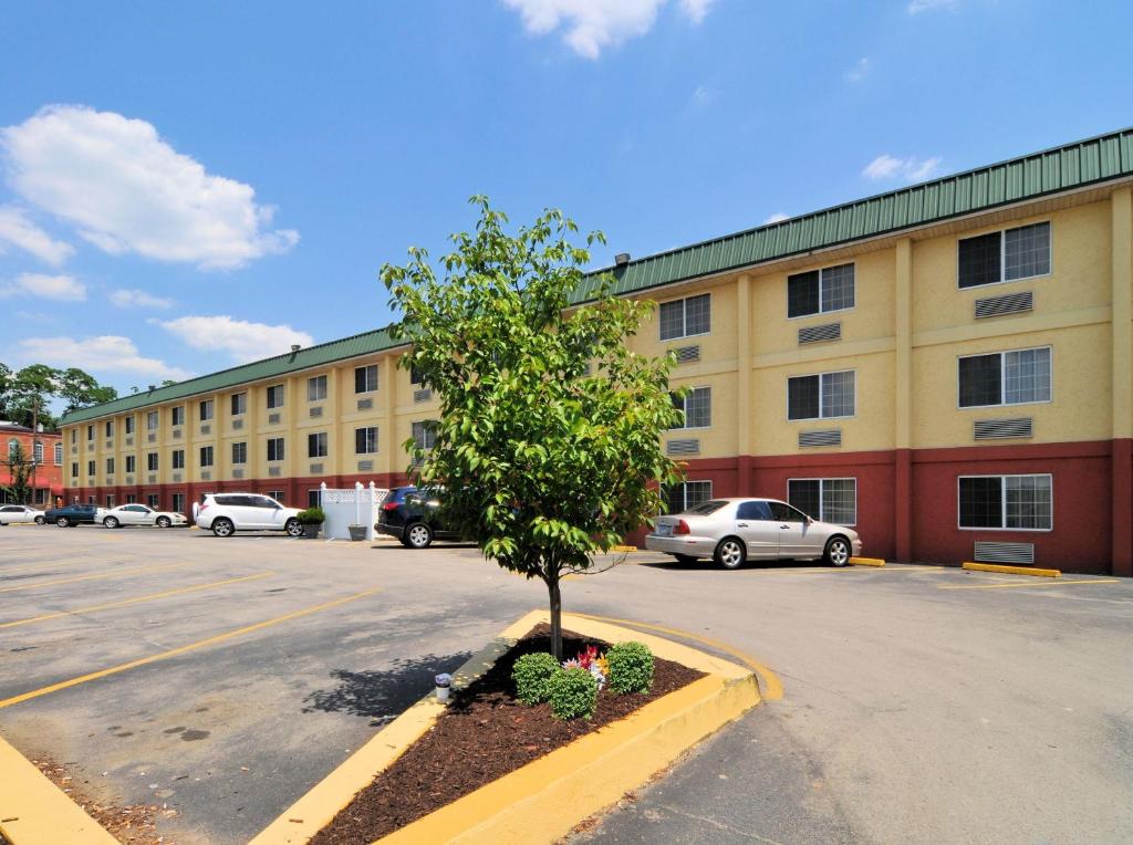 Best Western Mountaineer Inn Morgantown Main image 2